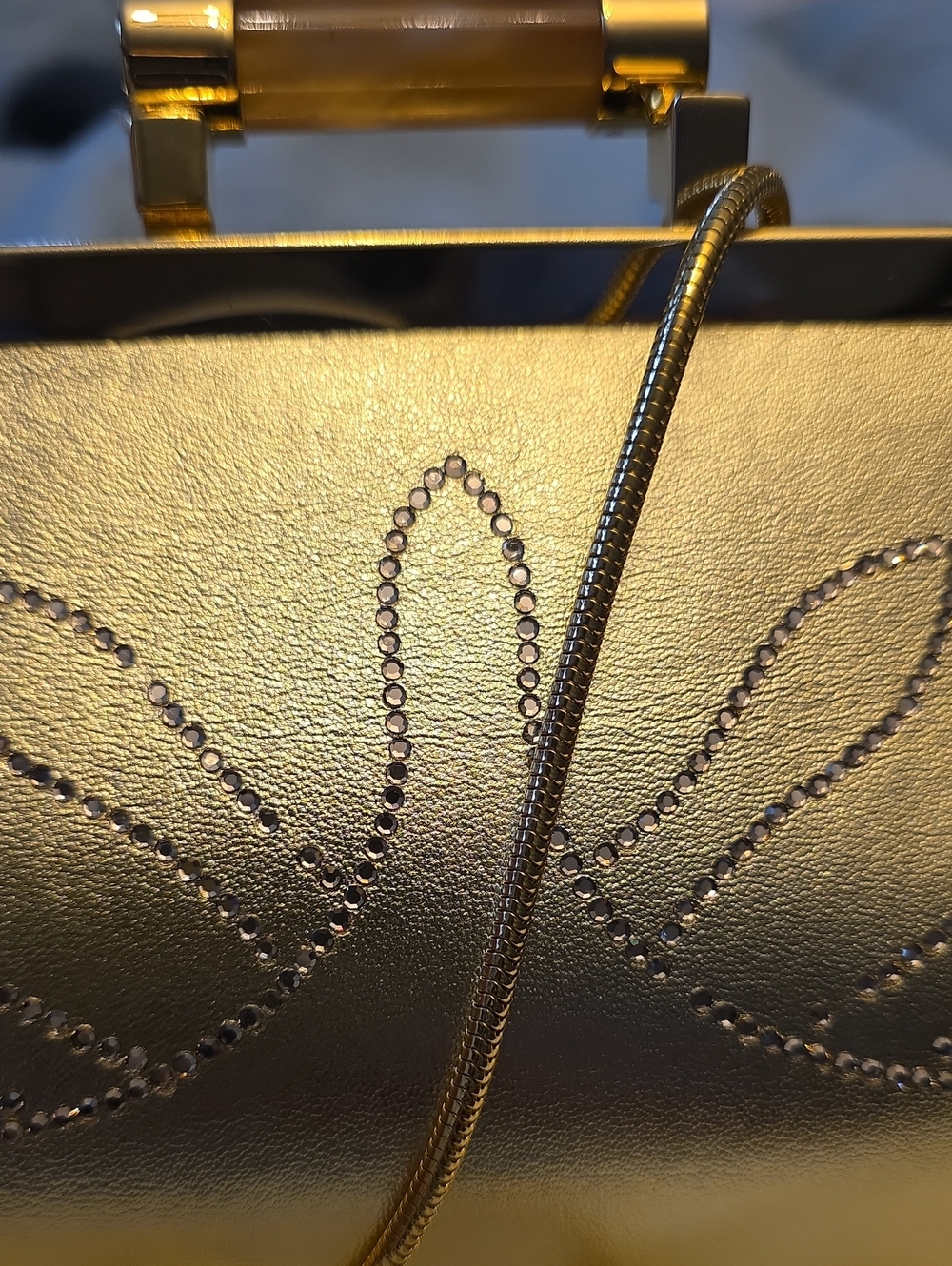 Sacco 1823 Gold Frame Clutch with Chain Like New - Picture 8 of 8